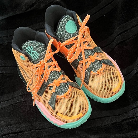 NIKE - Kyrie 7 - Picture 2 of 12